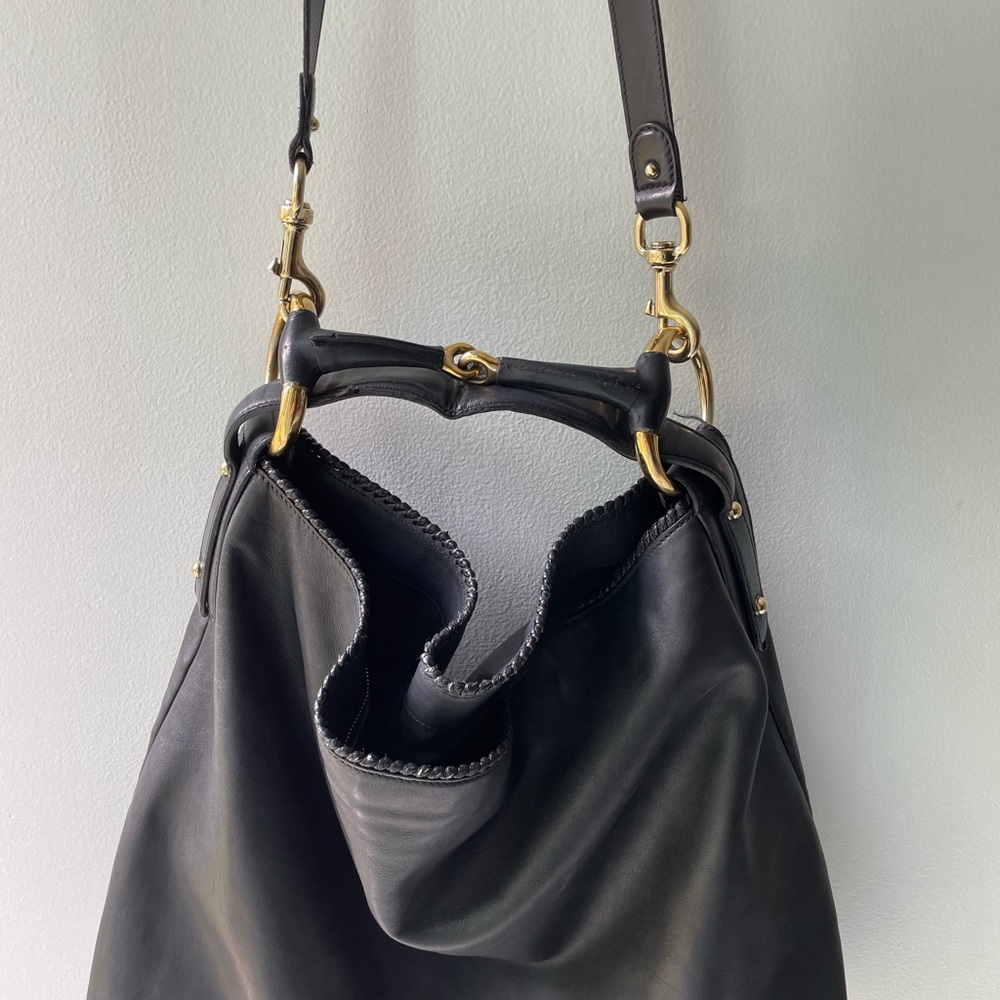 Gucci Horsebit black leather Hobo Bag.